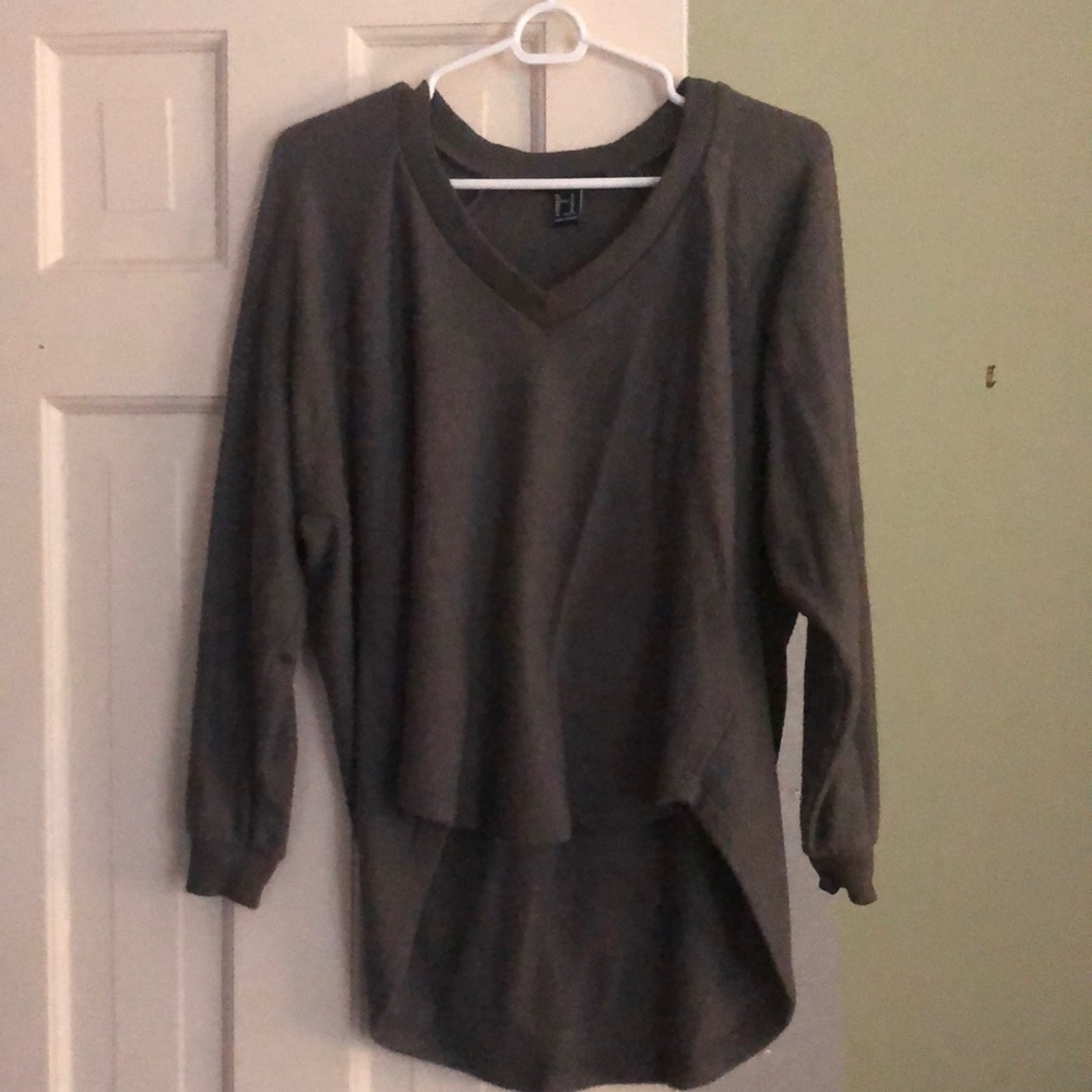Size medium from Forever 21. Super soft and grey